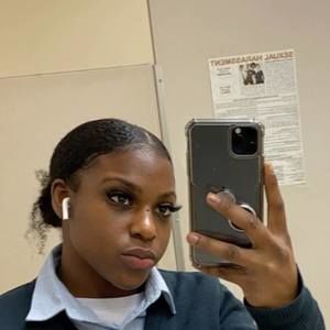 Meet your Posher, Efa